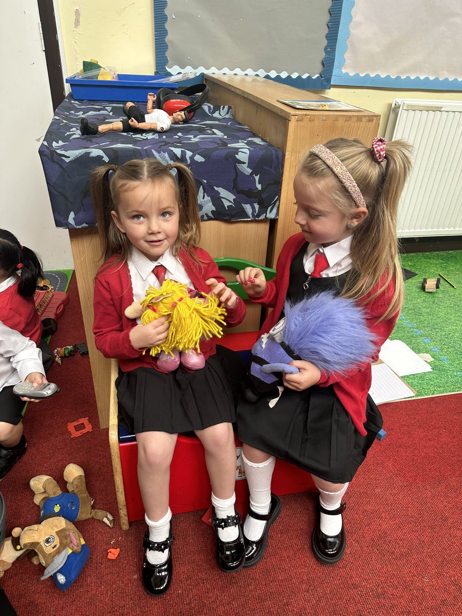 MissBallBPS's tweet photo. A successful afternoon exploring the open area with Primary 2. @BPS_P1 ❤️🖤 https://t.co/EcpDdc0OM4