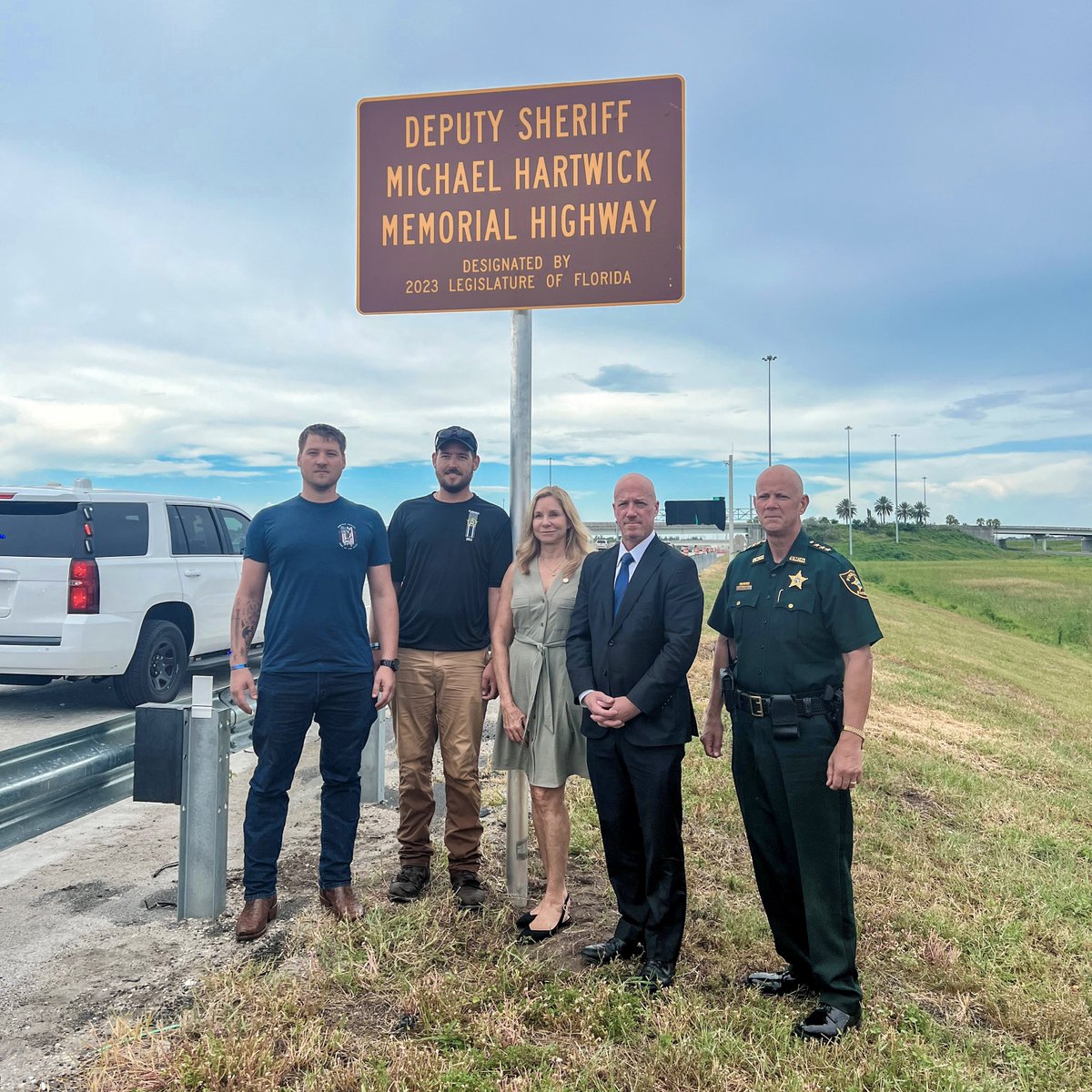 Today, the Pinellas County Sheriff’s Office unveiled a sign officially dedicating a portion of I-275 after Deputy Michael Hartwick. View the full news release here: bit.ly/44kA7iM