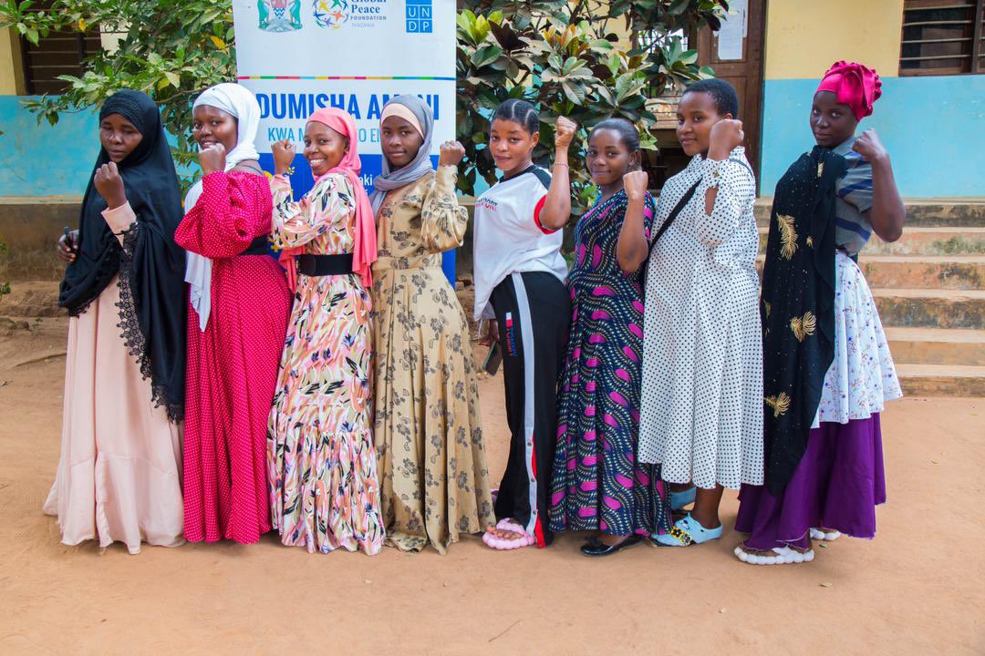 Zaidi ya nusu ya Watanzania ni vijana (Sensa, 2022). Ni kundi kubwa kuliko mengine. 

Vijana ni nguvu kazi ya taifa na ni tegemeo kubwa katika kuchangia ukuaji wa uchumi. Ni vema kundi hili likatumika vizuri kwenye uzalishaji.

 <a href="/undptz/">UNDP Tanzania</a> <a href="/globalpeacetz/">GlobalPeaceTanzania</a> <a href="/UNDPAfrica/">UNDP Africa</a> 
 #DumishaAmani