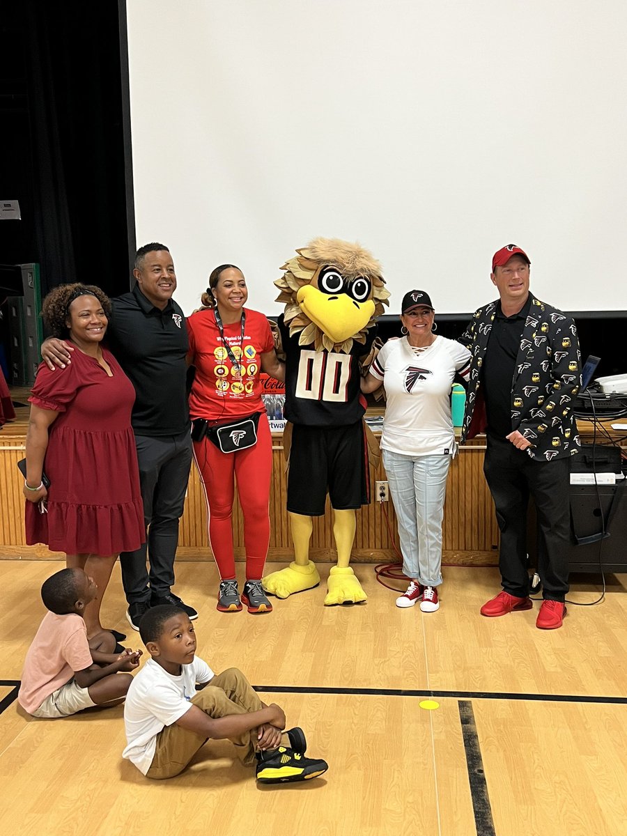 MsWamplerGHES's tweet photo. Congratulations to our fabulous Coach Johnson for being recognized by the district and the @AtlantaFalcons today!  It was fun to meet Freddy Falcon and one of Atlanta’s sports legends, Brian Jordan! https://t.co/Zvo5F2yelO