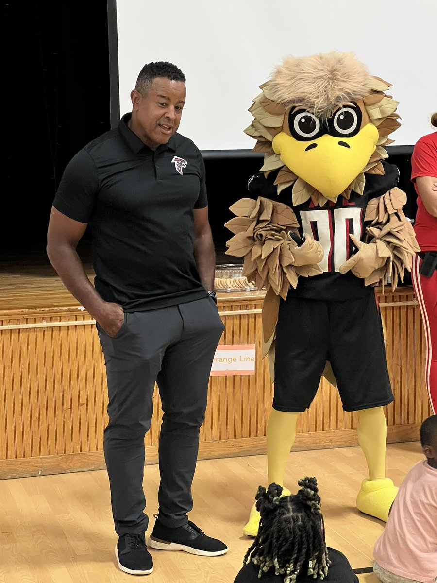 MsWamplerGHES's tweet photo. Congratulations to our fabulous Coach Johnson for being recognized by the district and the @AtlantaFalcons today!  It was fun to meet Freddy Falcon and one of Atlanta’s sports legends, Brian Jordan! https://t.co/Zvo5F2yelO