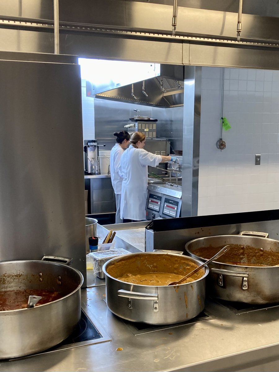 smartestkitchen's tweet photo. Thank you again to our team for a #Masterpiece buffet spread today, it was our pleasure to welcome some old and new faces to CSK for lunch! #WeKnowFood #Buffet #TopChef #Culinary #PEI #Teamwork #WelcomeToOurKitchen #CanadasFoodIsland #PEIFoodStory #ILoveMyJob https://t.co/4AWnTufmgq