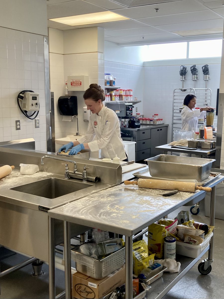 smartestkitchen's tweet photo. Thank you again to our team for a #Masterpiece buffet spread today, it was our pleasure to welcome some old and new faces to CSK for lunch! #WeKnowFood #Buffet #TopChef #Culinary #PEI #Teamwork #WelcomeToOurKitchen #CanadasFoodIsland #PEIFoodStory #ILoveMyJob https://t.co/4AWnTufmgq