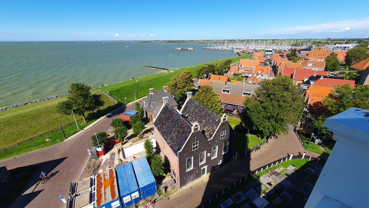 bjhilgers's tweet photo. Hoogtepuntje! Beklimmen Grote Kerk toren Hindeloopen en uitzicht om je tong bij af te likken! Hoogste punt van Hindeloopen! Rechterfoto: ons museumpje met bouwcontainers. Een nieuw museum in wording! Contouren nieuwbouwvleugel (nieuwe entree en museumwinkel) goed te zien. https://t.co/OsvWTP81Yb