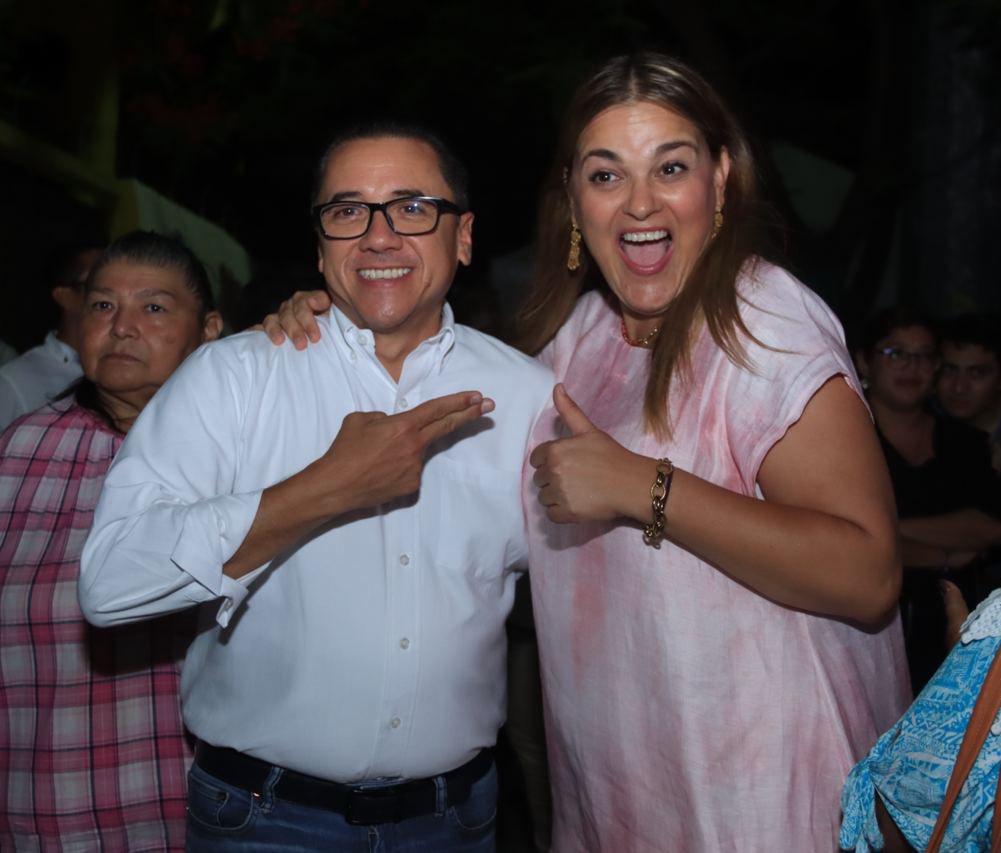 VICTOR HUGO LOZANO (@victorlozanop) on Twitter photo ¡Muchas felicidades <a href="/CeciliaPatronL/">Cecilia Patrón Laviada</a>!
Las y los meridanos reconocemos tu entrega y compromiso por nuestra ciudad, que serán claves para mantenerla como referente en seguridad y calidad de vida. ¡Enhorabuena! 🔵⚪️ ¡Muchas felicidades <a href="/CeciliaPatronL/">Cecilia Patrón Laviada</a>!
Las y los meridanos reconocemos tu entrega y compromiso por nuestra ciudad, que serán claves para mantenerla como referente en seguridad y calidad de vida. ¡Enhorabuena! 🔵⚪️