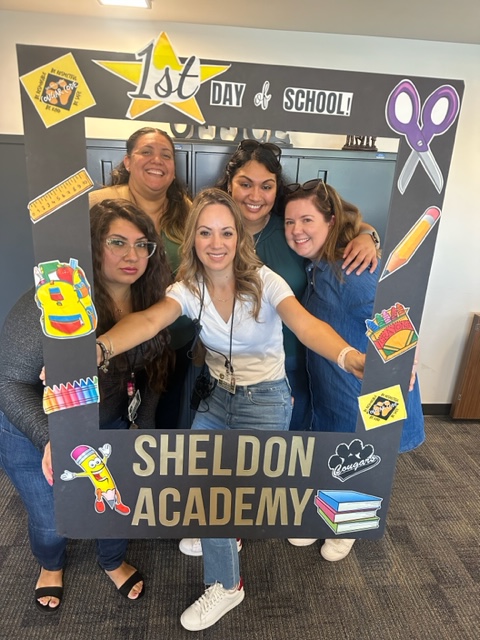 LisaLisalew's tweet photo. Happy 1st Day of School!!! #SheldonPRIDE @sheldoninnovate @MrGarcia2018 @EduTechAndy https://t.co/gJBrdpLoH6