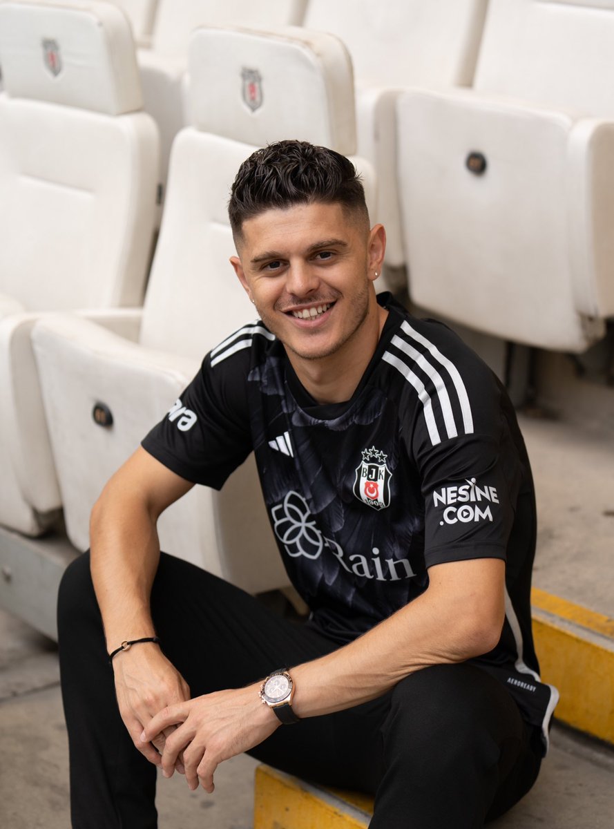 Very happy and excited to be here 🦅 Thank you for the warm welcome <a href="/Besiktas/">Beşiktaş JK</a>  🖤🤍

Burada olduğum için çok heyecanlı ve mutluyum 🦅 Sıcak karşılamanız için teşekkür ediyorum  <a href="/Besiktas/">Beşiktaş JK</a>  🖤🤍