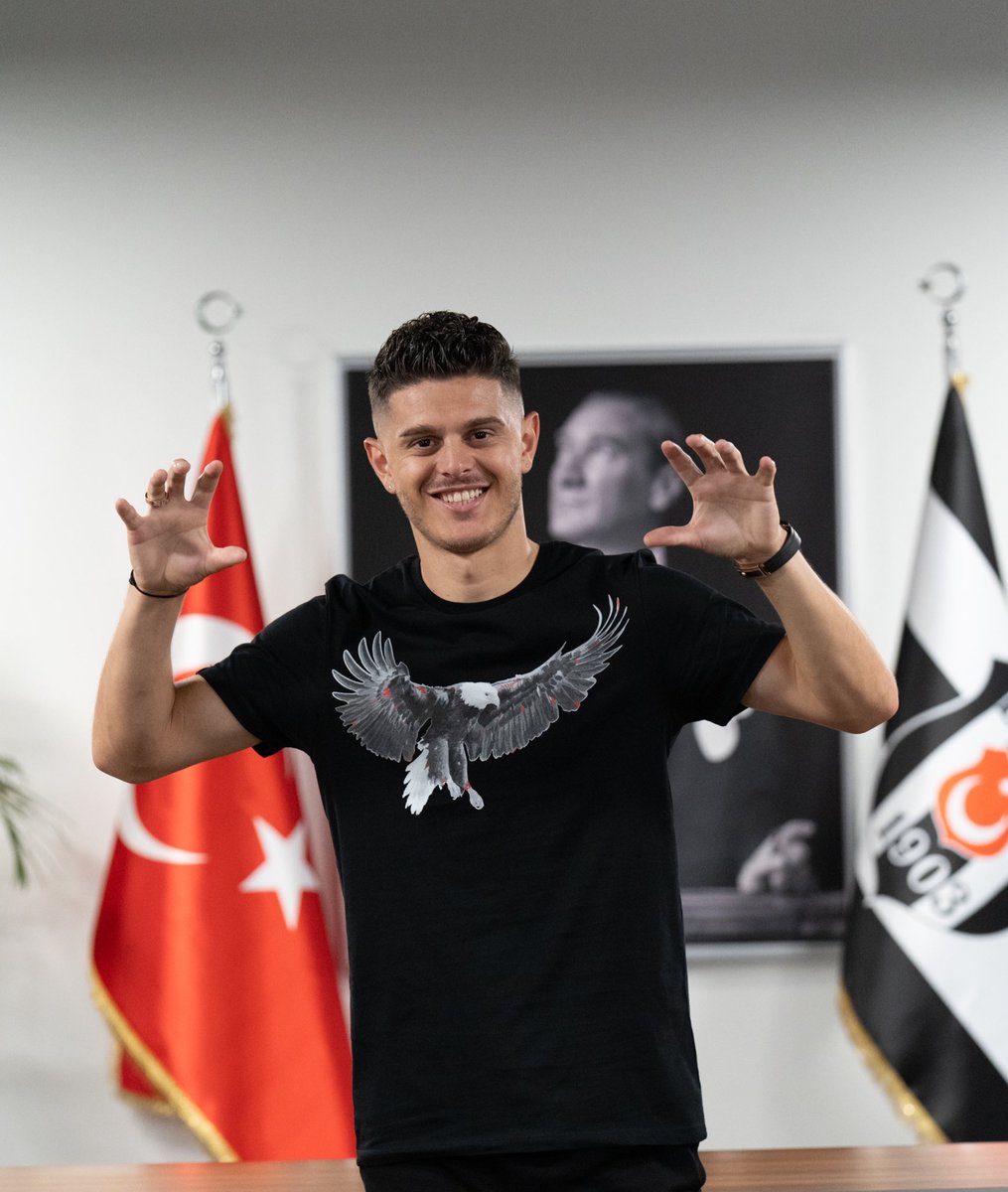 milotrashica's tweet photo. Very happy and excited to be here 🦅 Thank you for the warm welcome @Besiktas  🖤🤍

Burada olduğum için çok heyecanlı ve mutluyum 🦅 Sıcak karşılamanız için teşekkür ediyorum  @Besiktas  🖤🤍 https://t.co/Jc2CT6pRZf
