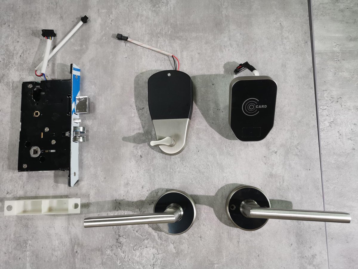 spilt pattern zinc alloy material hotel door lock
info@yorfan.com
+86 18620348455
#hotellock #rfidlock #rfcardlock #cardlock #smartlock #smartdoorlock #electroniclock #hotellocksystem #contactlesslock #digitaldoorlock #iccardlock #splitlock #splitlocs #digitallock  #hoteldoorlock