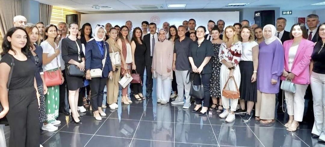 KozanogluLions's tweet photo. Milli Eğitim Bakanımız Sn. Yusuf TEKİN “Öğretmenler Odası Buluşması” kapsamında ilimizdeki öğretmenlerle bir araya geldi.

Okul Müdürümüz Ayten ŞAHİN ve Okul Öncesi Öğretmenimiz Rabia GÜNEY ARIKAN da görüşmeye katıldı.

@tcmeb @Yusuf__Tekin @Saricam_Mem @uygarinal https://t.co/SW54uNSaKl
