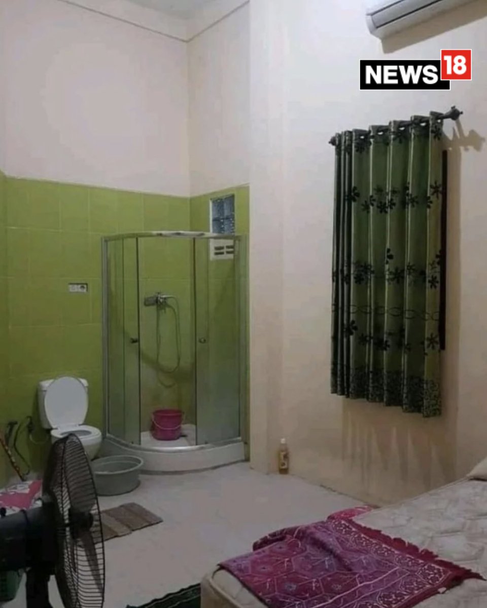 news18dotcom's tweet photo. An image which is currently doing rounds on social media has people in utter shock. Uploaded on social media, the image features a small makeshift room in Delhi’s Greater Kailash area!
https://t.co/cVrJzQ24vT
#GreaterKailash #Delhi #PoshLocality #NotSoPosh #Bathroom #Bedroom https://t.co/1N4M237au9