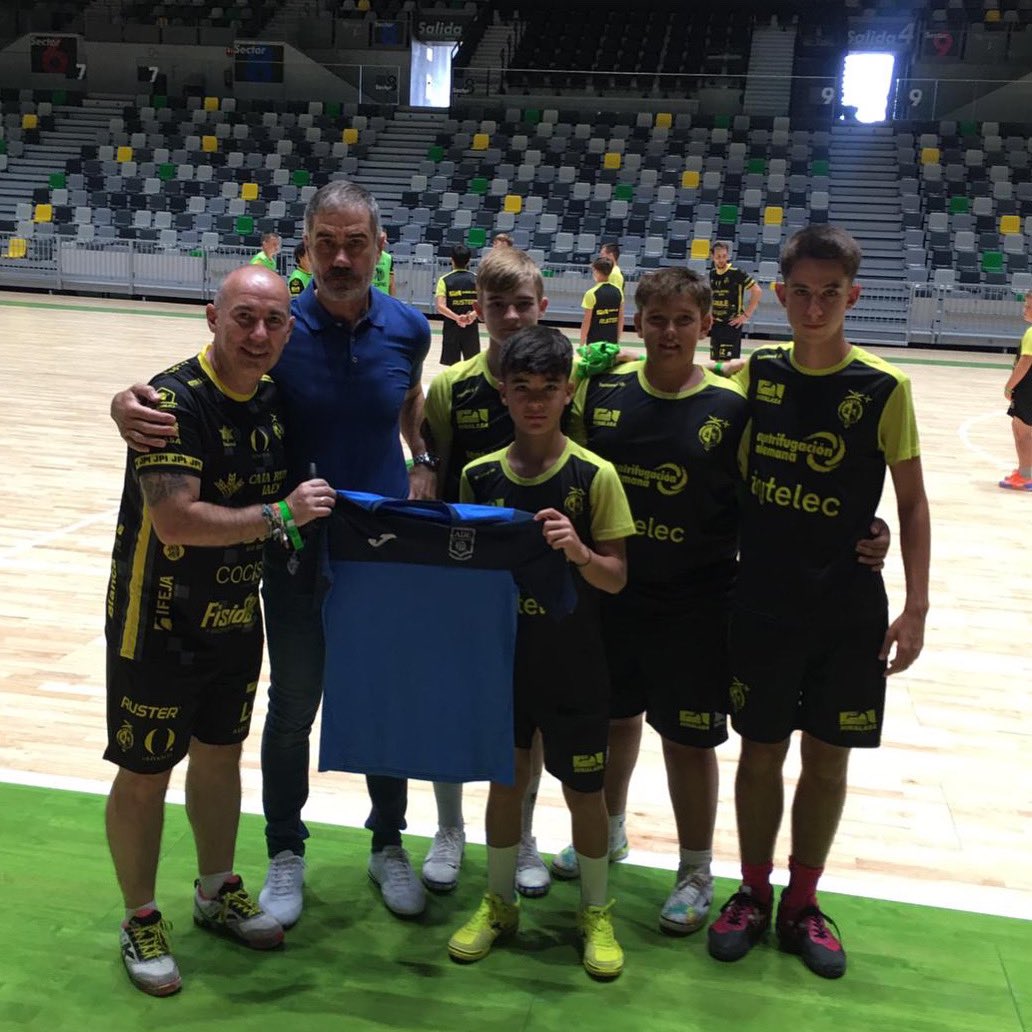 📢Nuestros jugadores cadetes, Javier Esteban, Hugo Alvarez, Hector Domingo y Ruben Soriano se encuentran en el campus de fútbol sala del <a href="/JaenFS/">Jaén Paraíso Interior FS</a> durante toda esta semana 🟡🟢

Deseamos que disfrutéis mucho de la experiencia y que sigáis creciendo como jugadores!

#vamosescu💪🏻