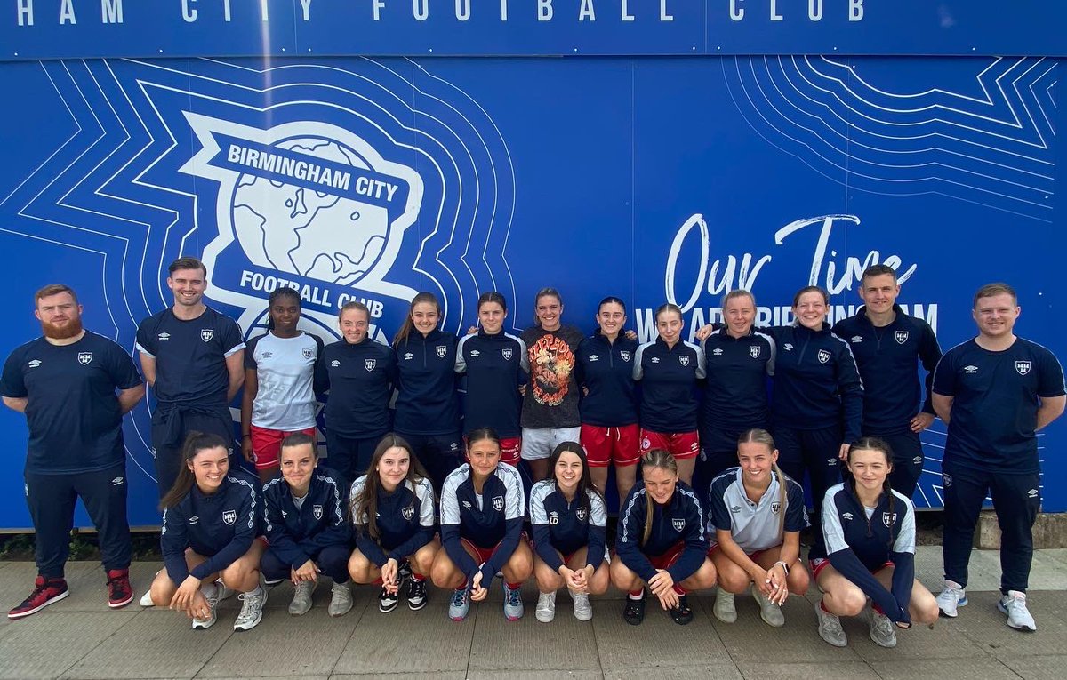 Our girls also got to link up with ex-Shels start @jamiefinn_ before the game, who shared some words of wisdom. ⭐️ An excellent day and massive thanks to everyone at Birmingham City for being so hospitable! 🐚🔴