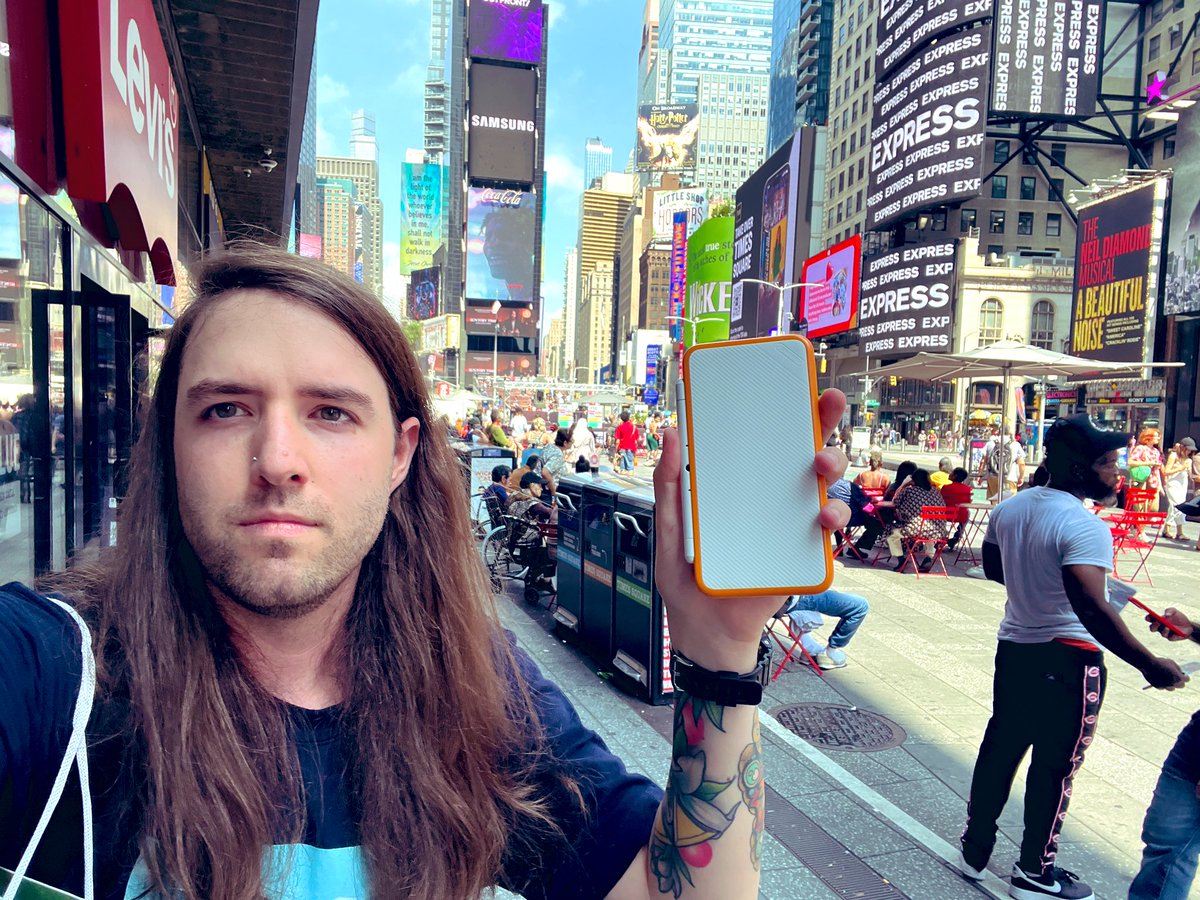 ZionDood's tweet image. Alright Times Square, let’s see what you got!✌️🟢 #3DS #2DS #StreetPass