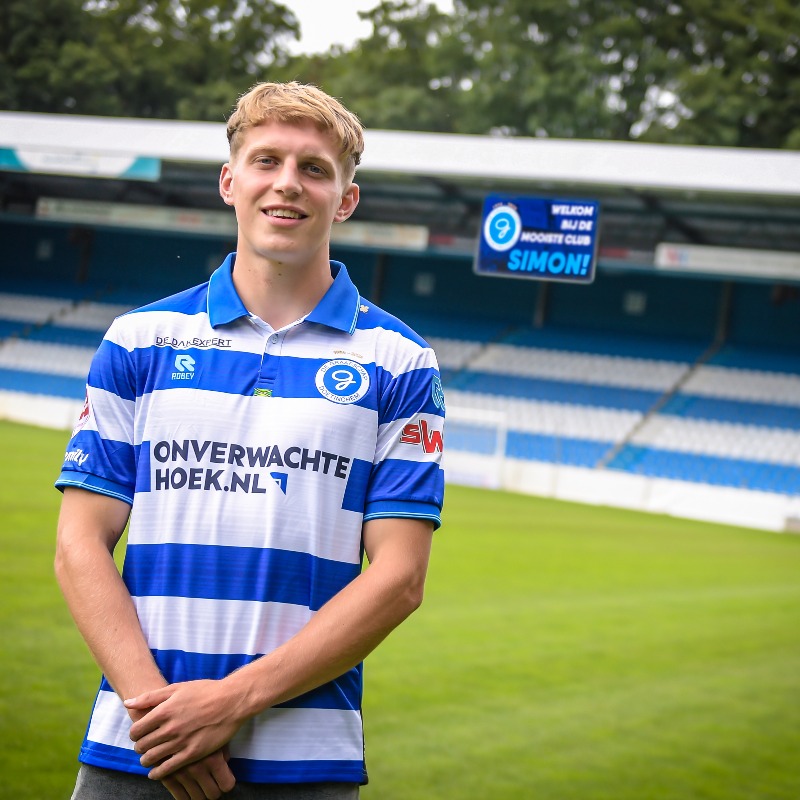 DeGraafschap's tweet photo. 𝗗𝗲 𝗚𝗿𝗮𝗮𝗳𝘀𝗰𝗵𝗮𝗽 𝘃𝗲𝗿𝘀𝘁𝗲𝗿𝗸𝘁 𝘇𝗶𝗰𝗵 𝗺𝗲𝘁 𝗖𝗼𝗹𝘆𝗻

Canadees Simon Colyn tekent een contract voor twee seizoenen op De Vijverberg. De 21-jarige veelzijdige speler komt over van PSV.

Welcome, Simon and D'RAN 😉🇨🇦

#VeurAltied #SamenDRAN #DG70jaar