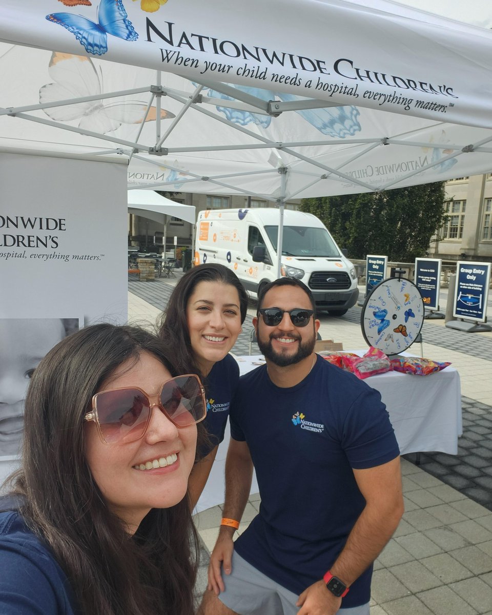 Last weekend the Hispanic Organization for Leadership & Achievement (HOLA) employee resource group volunteered their time at Festival Latino in Downtown Columbus! HOLA had a booth at the event to represent Nationwide Children's Hospital with a prize wheel for festival attendees!