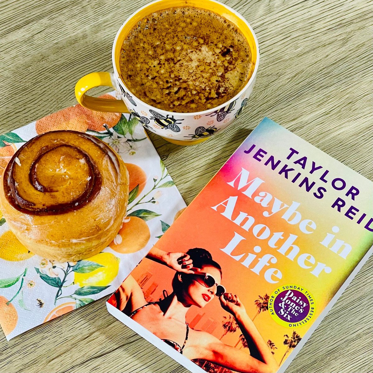 If you're in the GLY #BookClub you'll know that there was a LOT of chatter about #CinnamonBuns thanks to Taylor Jenkins Reid's book - Maybe in Another Life. Why does food elicit such discussion? I still remember the biscuit discussion in a @wurdsmyth's book last year!