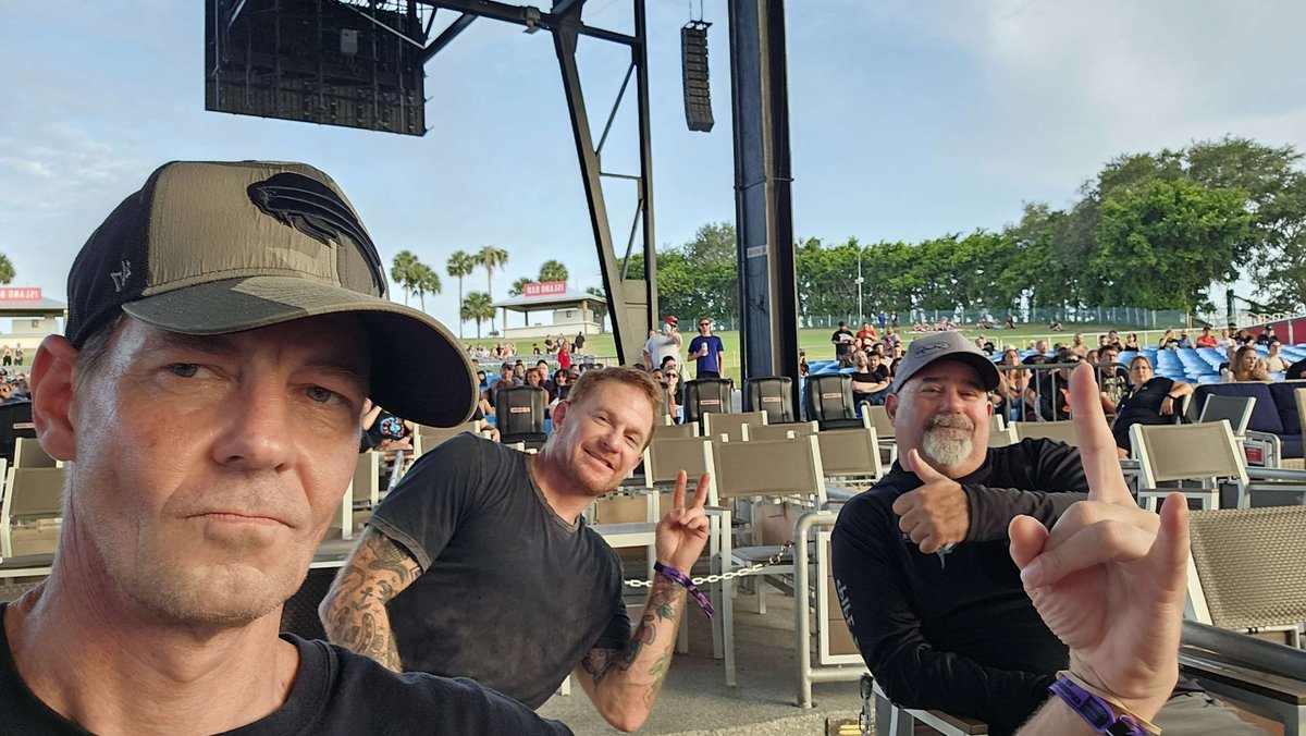 metafansnft's tweet photo. Since March 17th of this year, 153 days ...

We've sent 150 people (75 holders w/ a plus 1) to VIP IRL events #NFTCommunity 

Notable events:

▫️ Miami Marlins ⚾️
▫️ Miami Heat playoff game 🏀
▫️ Florida Panthers playoff game 🏒
▫️ Chicago Cubs 🧢
▫️ Miami Dolphins 🏈
▫️ Batting practice at Wrigley Field ⚾️
▫️ Bruce Springsteen Concert 🎸