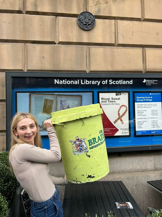 #whereyoubin We’re seeing the sights here in Edinburgh with our trusty prop in hand Where is Love Play! 📷

#whereislove #whereisloveplay #edfringe2023 #BD25 #Edinburgh #fringebin #whereyoubin