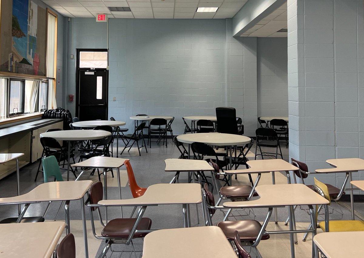 CommackSchools's tweet photo. First of the finished spaces at CHS! A refreshed Student Study Center with all new seating options. Check out the before and after pics! #CommackHighSchool #StudentStudyCenter #ReadyforSeptember #SummerConstruction https://t.co/PRSHKJcOu0
