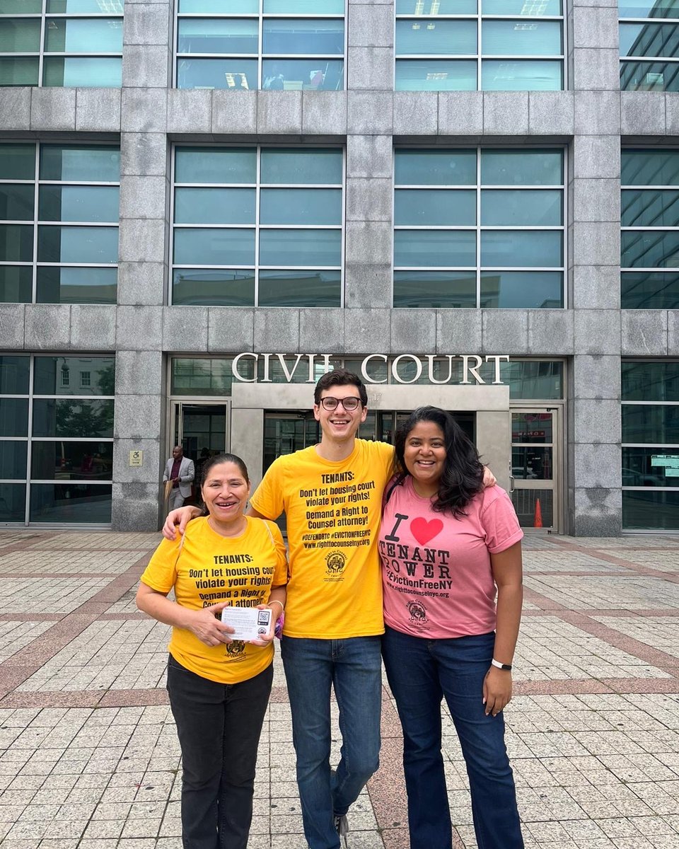 👀✊Yesterday was a great day for #TenantRights in #QueensHousingCourt! 🎉Our organizers + tenant leaders were on the frontlines during a #SuccessfulCourtWatch. 🏆 They let #tenants know about their #RightToCounsel + networked w/ others. 💪 #DefendRTC #TenantPower #TenantAdvocacy
