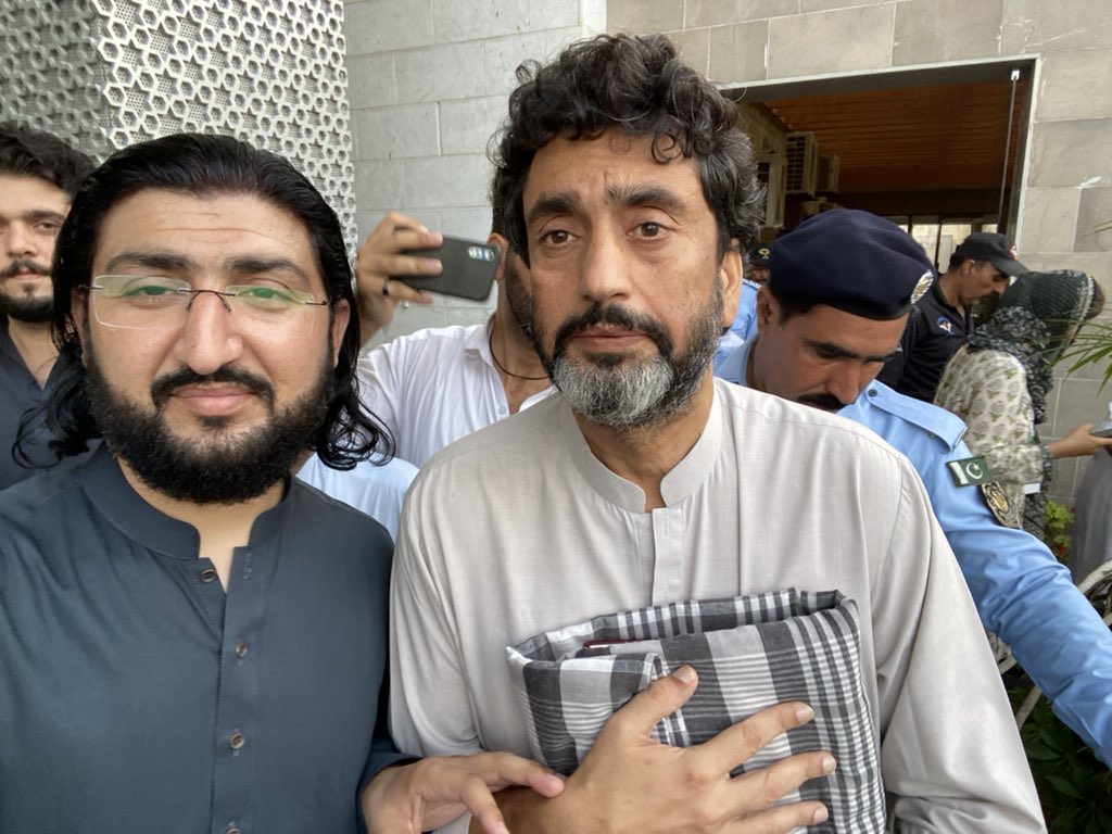 balochi5252's tweet photo. رہا تو ہو گئے لیکن سوچو کس کرب سے گزرے ہوں گے https://t.co/cmlDfaZ61I