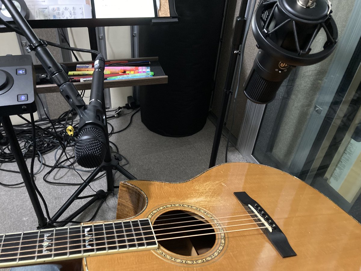 shinshan810's tweet photo. Studio MASSでのREC体験会に参加してきました。
アコギのマイクを何パターンか試しながらRECしていただいたり、とても素敵な他の参加者さんのボーカルRECを見学しながらポイントを伺ったりと、充実した学びのある時間でした。
コレナガさん、えのもとさん、ありがとうございました！

#studioMASS https://t.co/0iXhT2bJ7n
