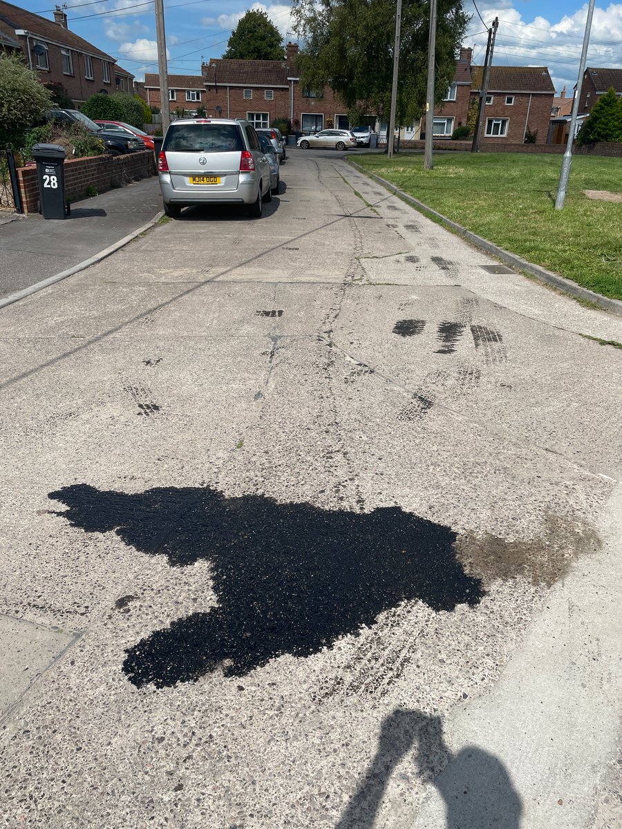 toadhamlin's tweet photo. @SomersetWaste Your bin lorry spilled oil all over the road and after pointing at it and having a discussion your operatives just left it and drove off. No #environmentalhazard here! #Thanks! https://t.co/VUNHMKu34V