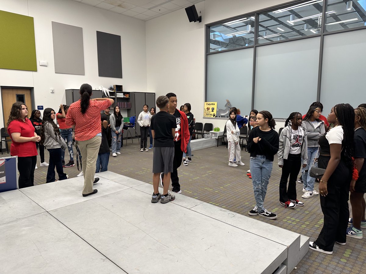 Manor_FA's tweet photo. Day 2 is in the books! We are so proud of the foundational and relational work being done in our classrooms and studios to ensure that 23-24 is the best year yet! #ManorStrong https://t.co/lbB1Mzy9Xb