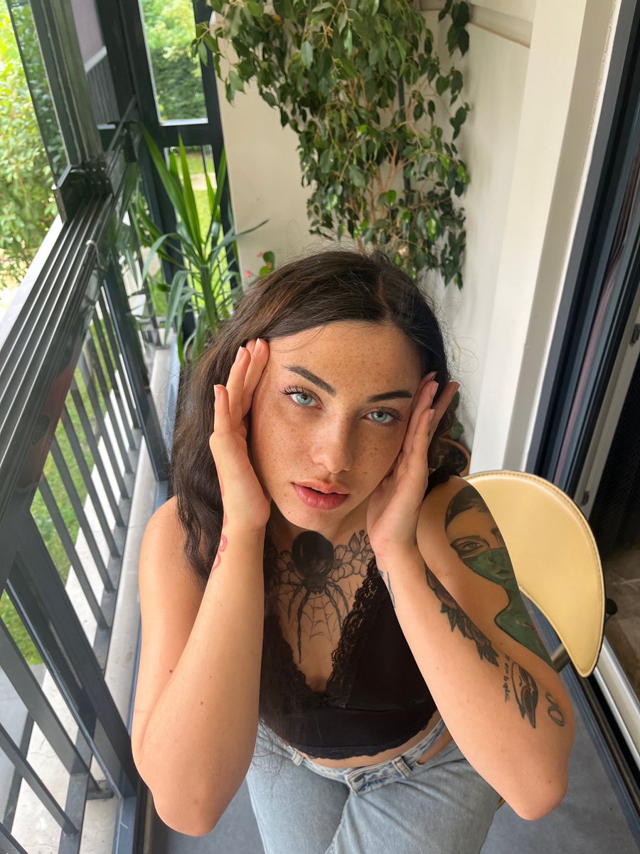 11klık <a href="/mistresrotinda/">Mistres Rotinda (11K)</a> hesabıma erişim sağlayamıyorum 3 yılım çöpe gitti maalesef çok üzgünüm bana artık burdan ulaşabilirsiniz