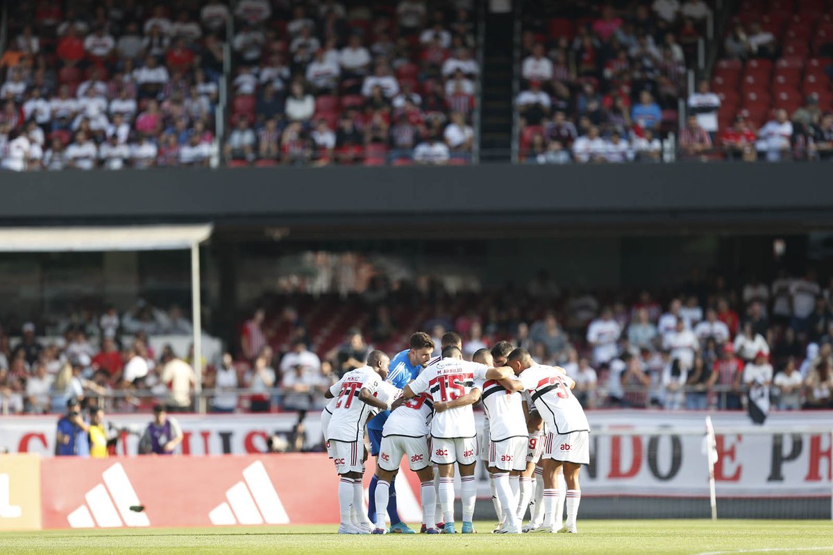 EspacoTricolor_'s tweet photo. Hoje não tem desculpa, Hoje é dia de união. Mas além disso, hoje é dia de superação, já mostramos do que somos capazes, hoje não tem erro, hoje tem acertos. Hoje é guerra, hoje é faca na caveira, hoje não tem bola perdida, a bola é nossa.
Vamos, São Paulo Futebol Clube. O clube da fé prevalecerá novamente. 

Cantarei por vocês, joguem por nós. 
🇾🇪