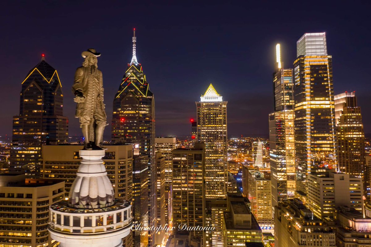 JakesDragonFdn's tweet photo. Philly is going GOLD again for Childhood Cancer Awareness in September! From the #BenFranklinBridge to @OneLibertyPHL to the #SubaruCenter! Thank you @BOMAPhilly Oh.. Did we mention @LFFStadium will be gold again! #GoBirds! https://t.co/QozzT2OBys