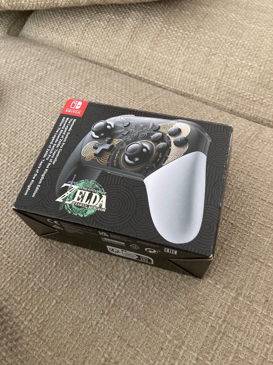 venomized_zomte's tweet image. Love!

#zelda #totk #procontroller