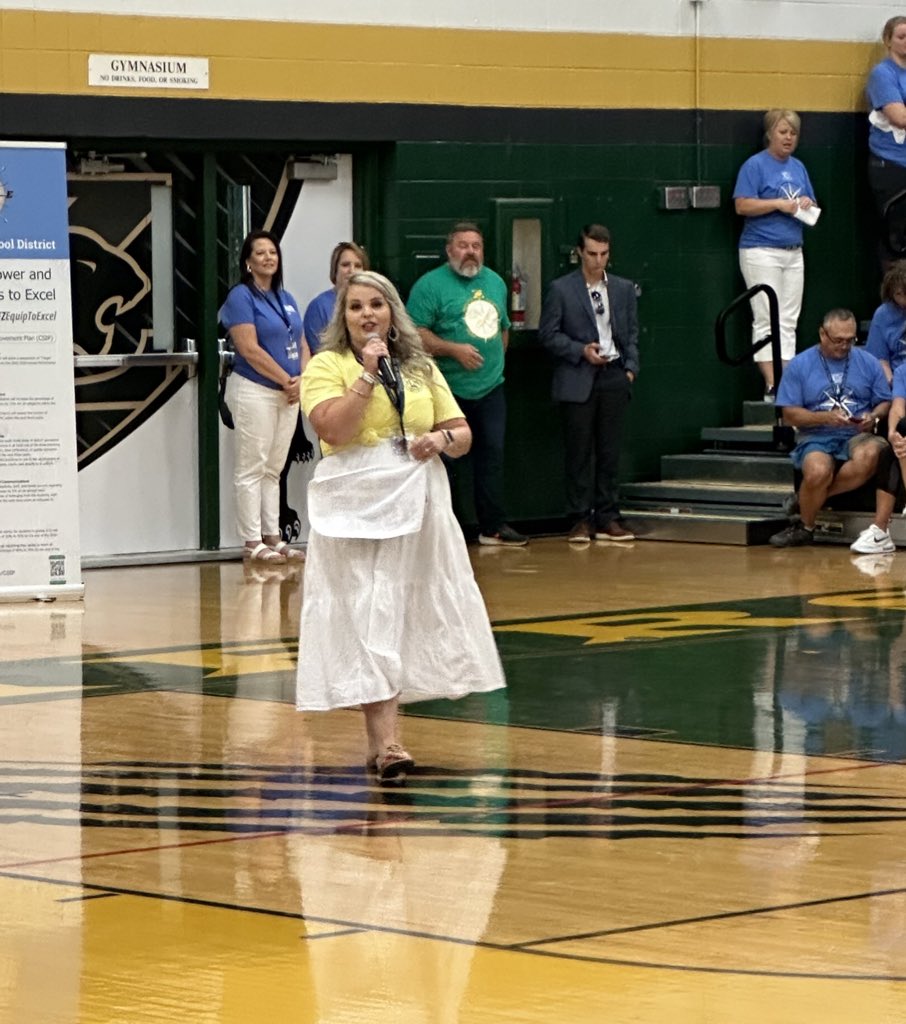 FZSDtechcoach's tweet image. Getting excited for the new school year at the @FZSchools Northside rally! #fzequiptoexcel