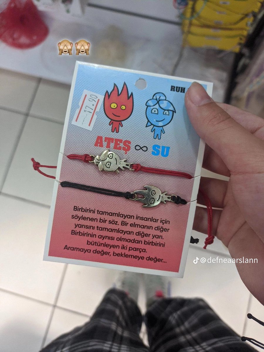 ashreyiz's tweet photo. Herkesin pandora cart curt ağladığı ortamda benim manitaya aldığım hediye https://t.co/DnckM2Ja5N