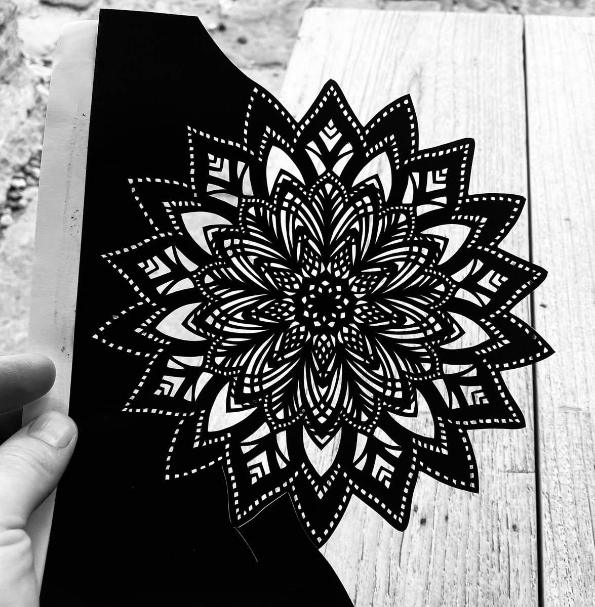 RobGeog's tweet photo. On a roll @chartamart #papercut #papercutting #scherenschnitte #downtime https://t.co/7L3pVlNoxH