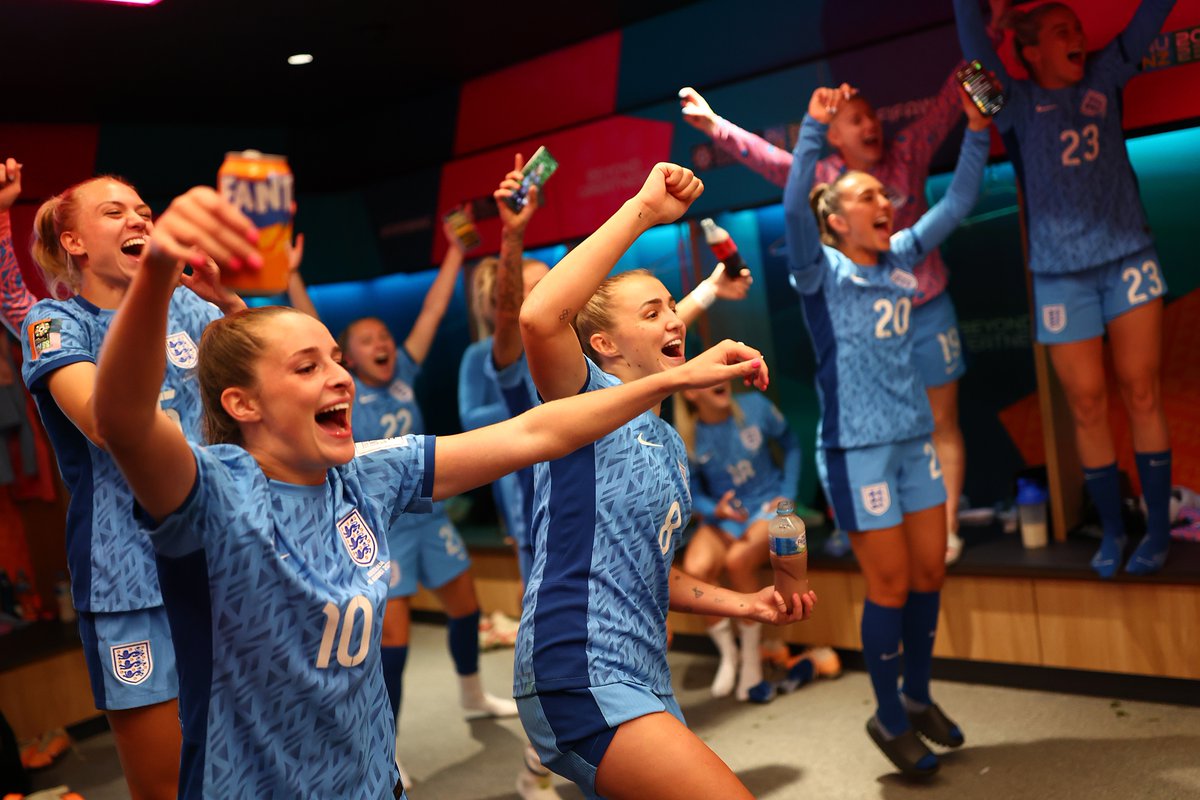 Lionesses's tweet photo. Good times never seemed so good! 🎵 https://t.co/smsxAjQQCn