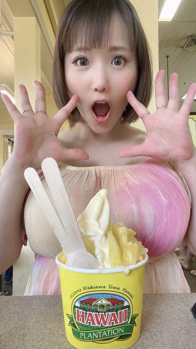 So big...  おっきい🍍🍦 https://t.co/k5i0ZOXd3d