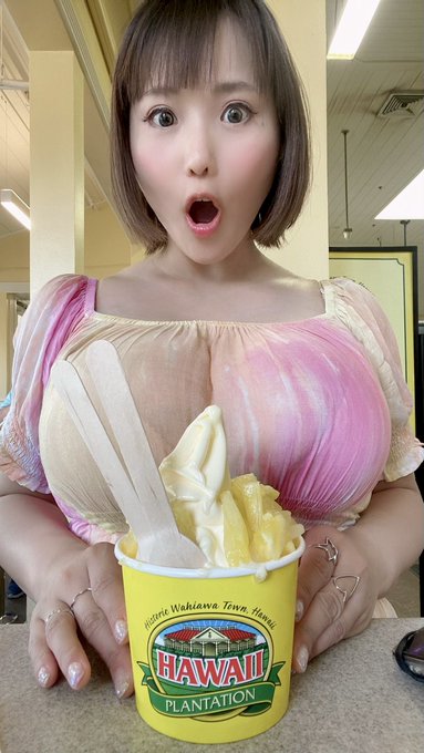 So big...  おっきい🍍🍦 https://t.co/k5i0ZOXd3d