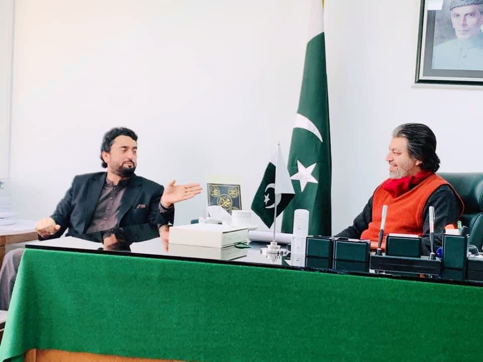 Ali_MuhammadPTI's tweet photo. شکر الحمدللہ  پیارے بڑے بھائ @ShehryarAfridi1 کو رہائ ملی۔ بڑی تکلیف کاٹی ہے انہوں لیکن ماشاءاللّٰہ حق پہ ڈٹے رہے۔اللّٰہ نے استقامت عطا فرمائ۔ 

شروع کےدنوں میں اڈیالہ جیل کے ڈیتھ سیلز میں ہم ہمسایہ رہے۔ بعد میں پھر میں پہلے جہلم بعد میں پشاور اور آخر میں مردان کی جیلوں میں بھیجا گیا اور وہ یہیں اڈیالہ میں رہ گئے۔ اسلام و پاکستان کیلئے اسیری کے وہ دن انمول یادیں ہیں جو تا دیر یاد رہیں گیں۔ اسلام و پاکستان کیلئے اللّٰہ ہمارے اس حقیر سے نزرانے کو قبول فرمائے۔ آمین

پاکستان مضبوط ہو بس یہی تمنا ہے!
پاکستان زندہ باد 🇵🇰
@ImranKhanPTI پائیندہ باد !