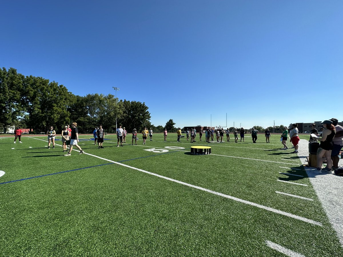 It’s a beautiful day to learn more drill. #pmmutrnt #marchingband #bandcamp <a href="/PMMarchingUnit/">Penn Manor Marching Unit</a>