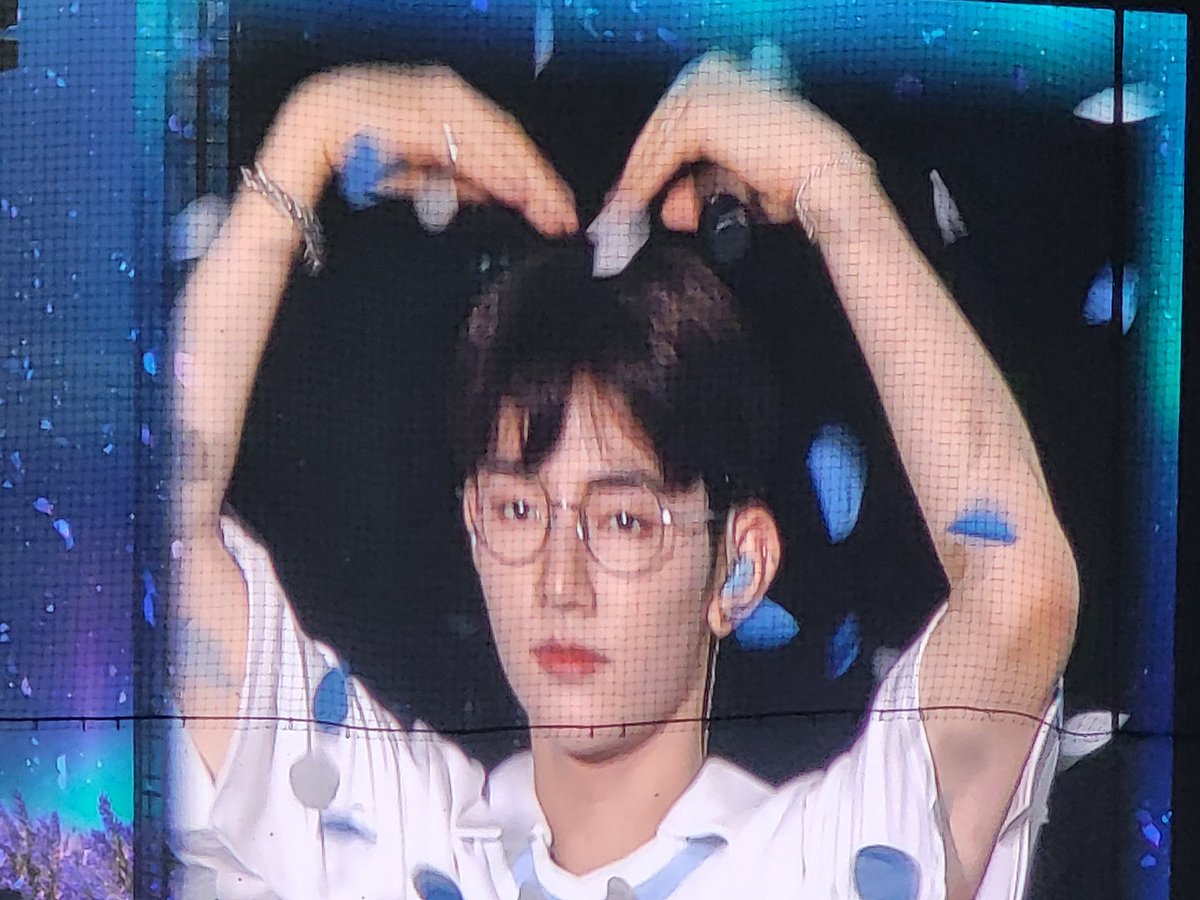 kpopb974's tweet photo. Yesterday, I lived my best life and made a new acquaintance 🥰
#ZEROBASEONE #ZEROBASEONE_1stFanCon https://t.co/dljDnxMG7F