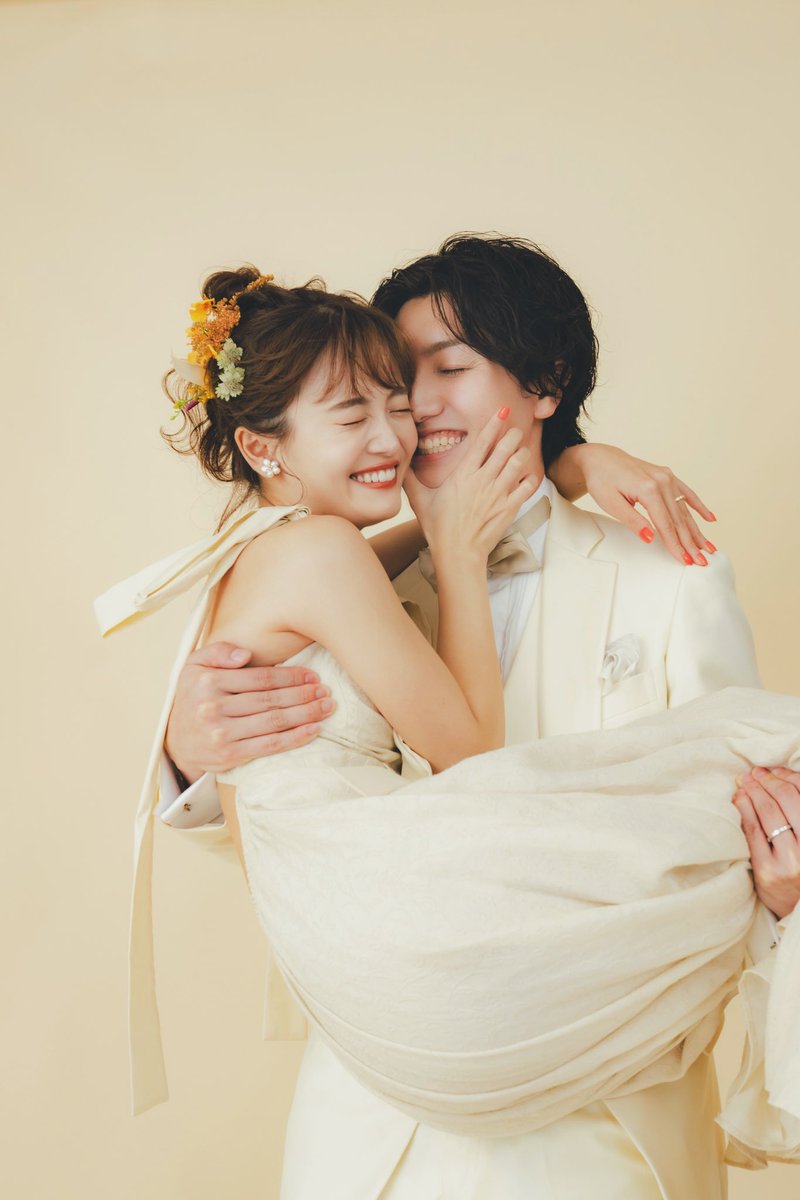 takubokarin's tweet photo. "結婚を前提にお付き合いしてください"
と17歳の時に告白されてから早9年。

私たち、結婚しました💍
人生最高のパートナー！！！ https://t.co/kbzRrAqBhe