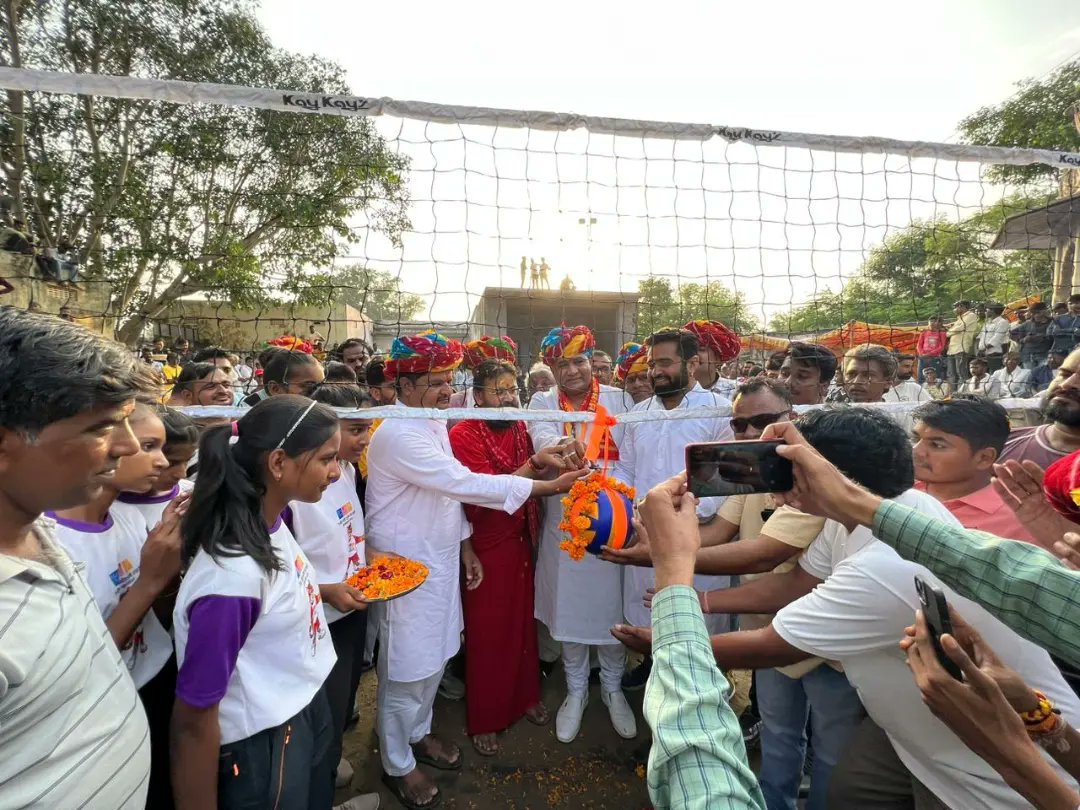 anilmittalkekri's tweet photo. आज केकड़ी विधानसभा क्षेत्र के ग्राम मेहरूकला में आयोजित " वीर तेजा 17 वीं वॉलीबॉल प्रतियोगिता " के विशाल एवं भव्य कार्यक्रम में मुख्य अतिथि के रूप में शामिल हुआ ! 

साथ ही कार्यक्रम के दौरान मेहरुकला में स्थित श्री वीर तेजाजी महाराज के दर्शन किए !

#anilmittalkekri https://t.co/k0u8mRHsYV