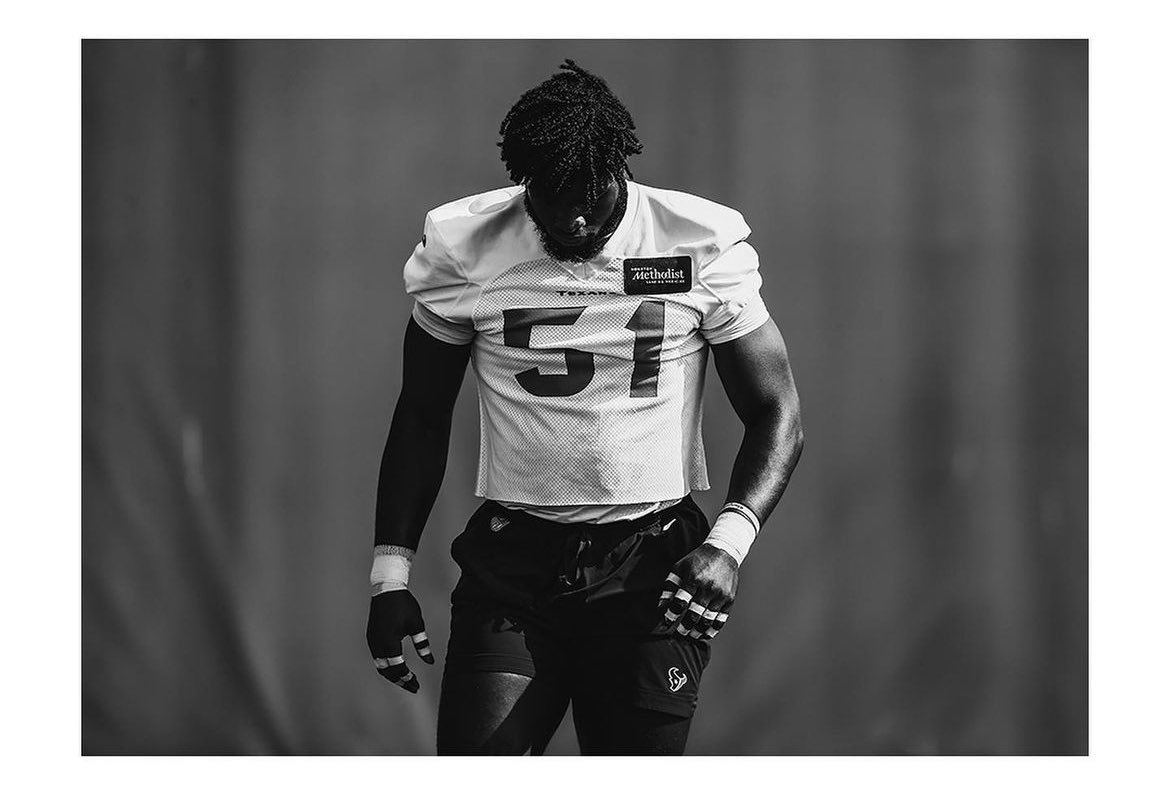 PatTalksTexans's tweet photo. Anonymous Dolphins player on Will Anderson Jr. during practice: 

“He walked in our locker room &amp; walked right by me.” 

“He tapped Tua Tagovailoa on the leg &amp; said, ‘Lace em up, it’s gonna be a long f–-king practice.’”

The Texans rookie is no joke 👀👀 https://t.co/vPw8igoSi7