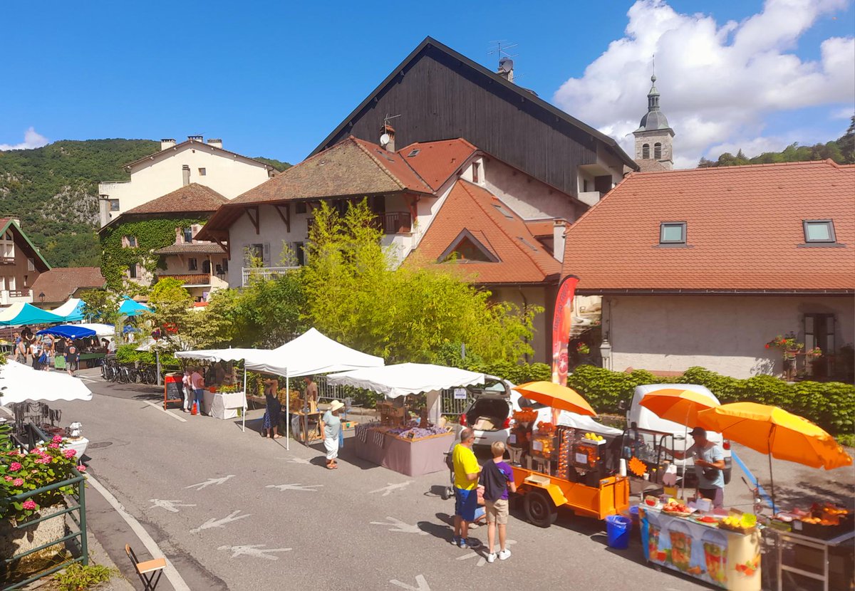Venez à la découverte les 2 marchés de #Talloires-#Montmin ce jeudi 17 août avec le marché d'alimentation et des producteurs au centre du village 8h-13h et le marché des artisans créateurs dans la baie 9h-20h.