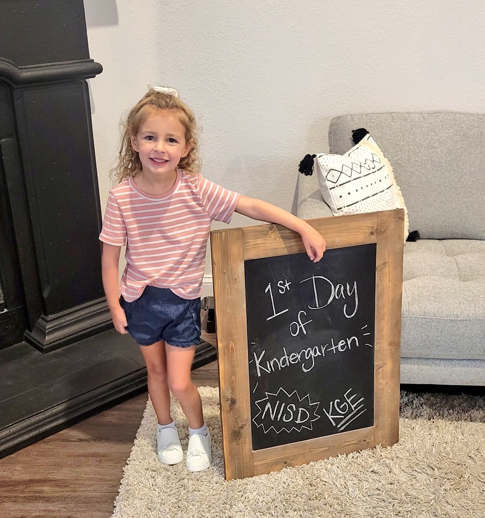 Brit_Horn_IT's tweet photo. #NISDFIRSTDAY Year 1 for girly. Year 13 for Britt 🎉💗🎉💗. It's Horns are EXCITED!
@NorthwestISD @KayGrangerElem https://t.co/BtUaBKNIez