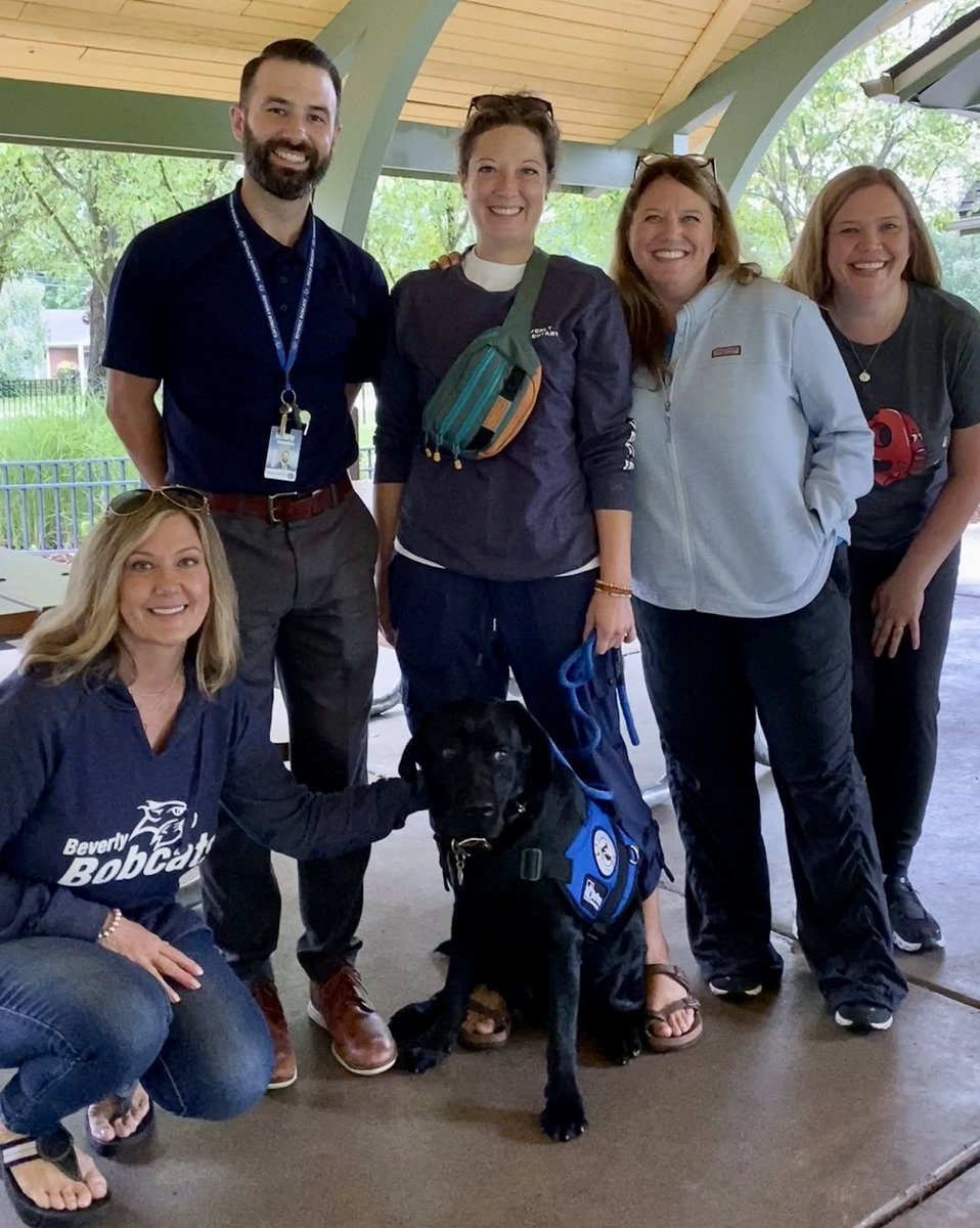 A very “pawesome” guest joined Beverly staff and students for our Reading at the Park yesterday! #birminghambrilliance <a href="/BirminghamPS/">Birmingham Schools</a>