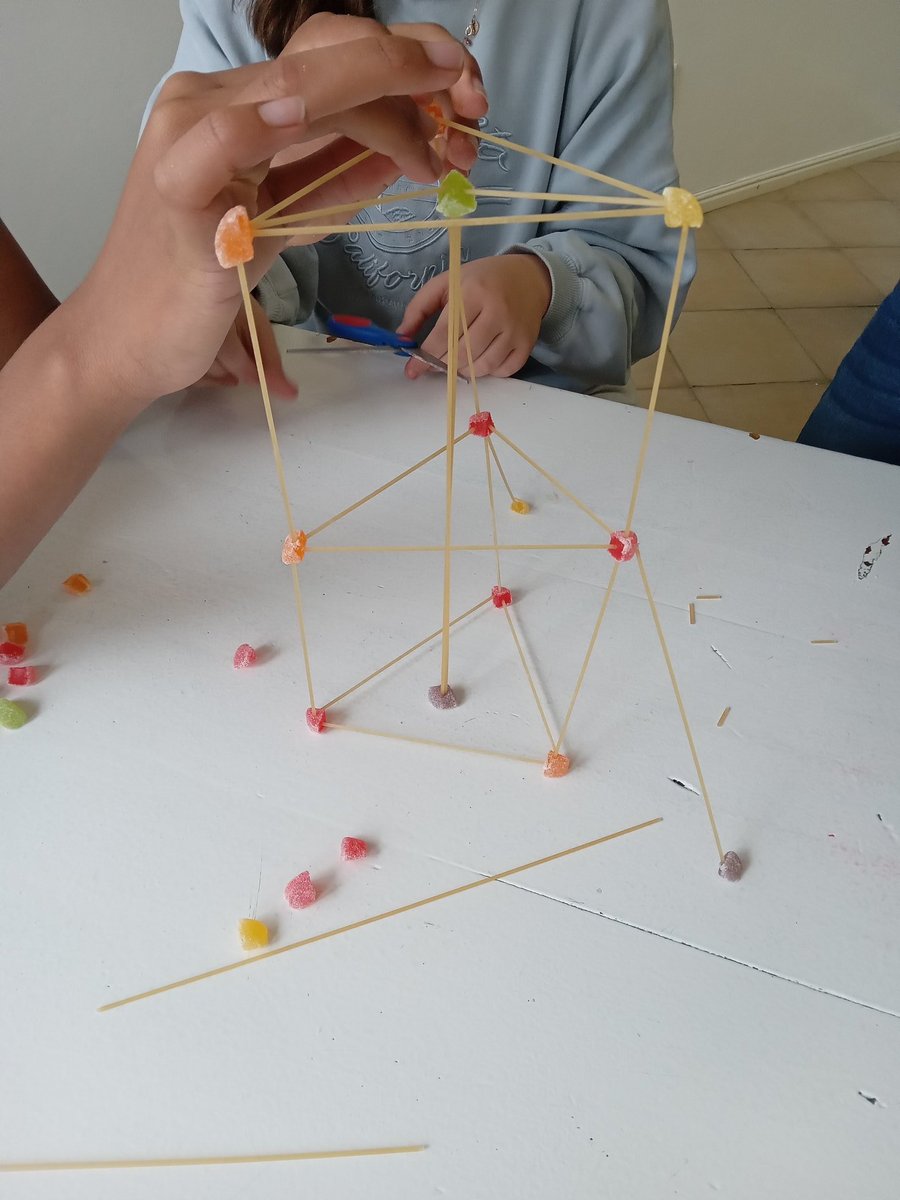 JP_Bruwer's tweet image. Middle school Design students loving the first day Design Challenges! #learningatwis @WISNamibia