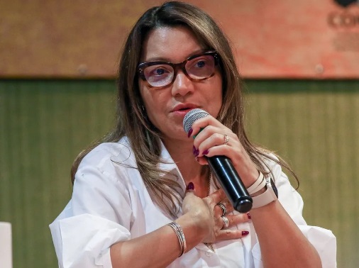 Janja sabe o que fala quando  trata de Energia e Eletrobras
O histórico de Janja, <a href="/JanjaLula/">Janja Lula Silva</a> na Eletrobras. Sim, Janja SABE o que fala! Funcionária da empresa  desde 2005, ela saiu da companhia no programa de demissão voluntária em 2019  por que o escritório que trabalhava em